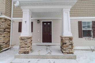 Building Photo - 1502 Simsbury St