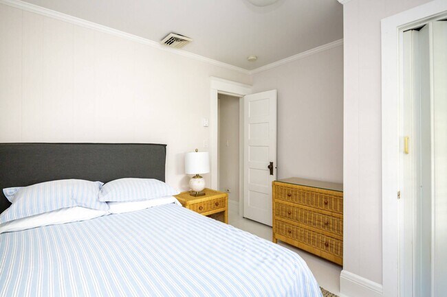 Building Photo - 15 Maidstone Ave