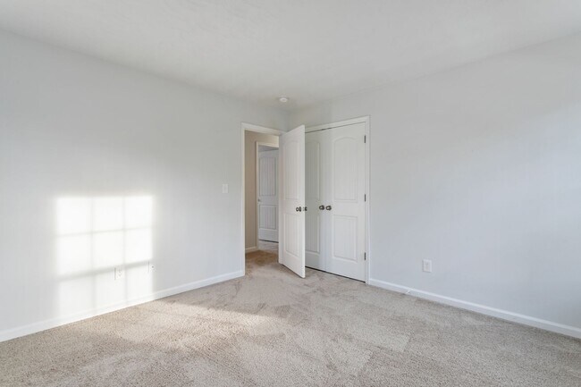 Building Photo - 60 Manilla Ln
