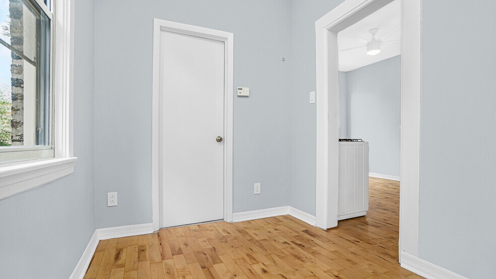 Bedroom (Photo 3) - 1472 W Webster Ave