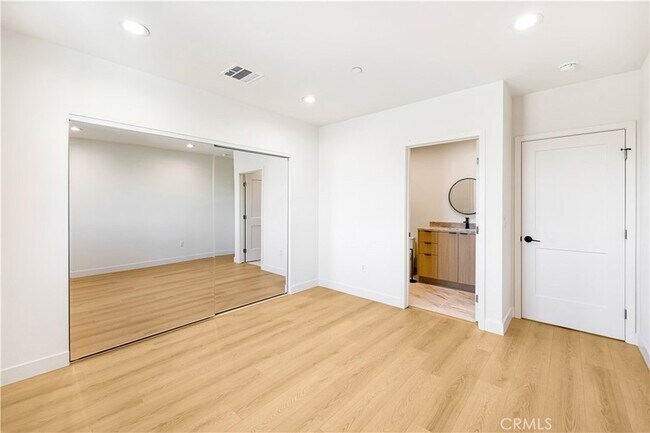 Building Photo - 4038 Somers Ave