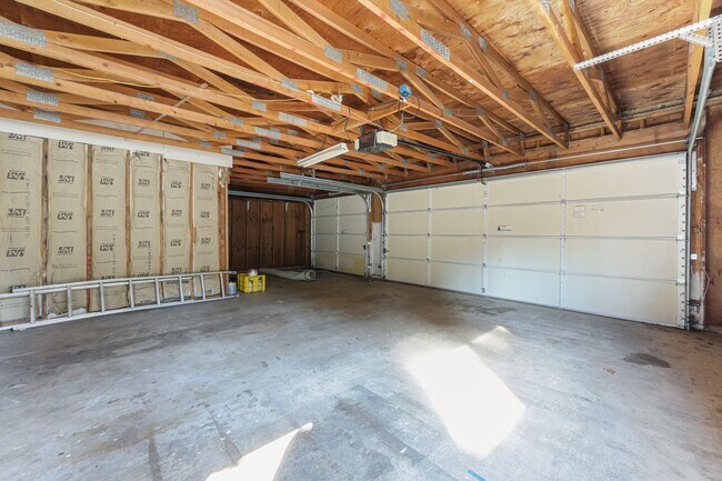 Building Photo - MOVE IN READY NOW! 2-Bedroom Rambler with Detached 900 Sq. Ft. Garage & Studio on Spacious Fenced...