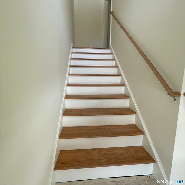 Building Photo - 157 W Main St