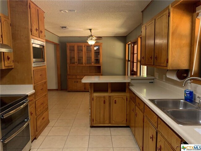 Building Photo - 422 Granada Dr