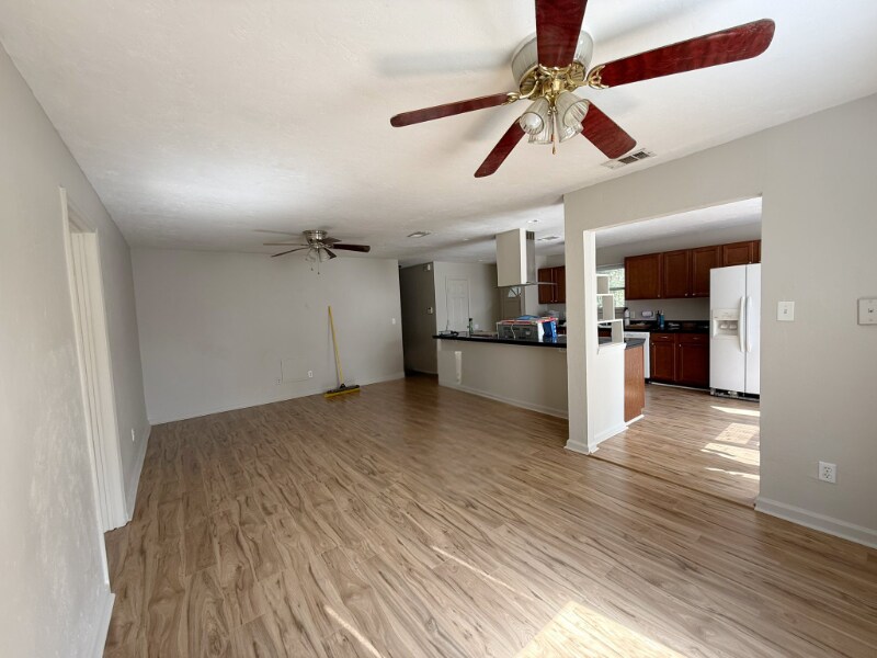 Building Photo - 1020 Longstreet Dr