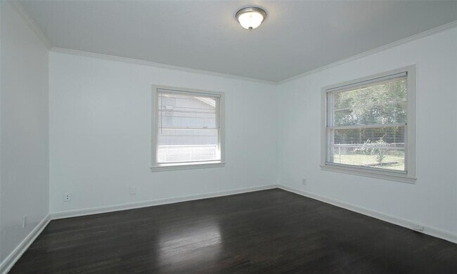 Building Photo - 3310 Suffolk Dr