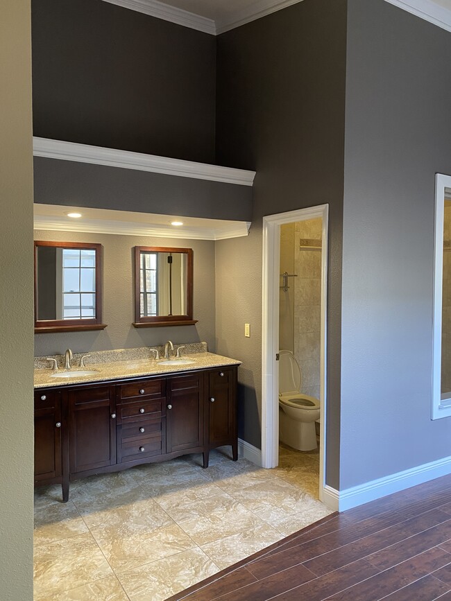 Master bathroom - 556 Wekiva Cove Rd