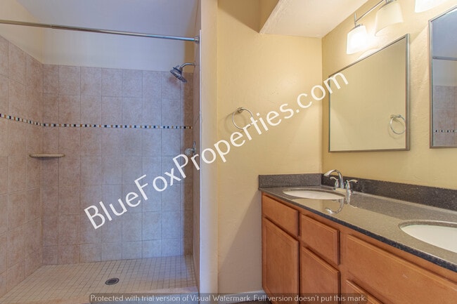 Building Photo - 8421 E Corinthian Dr