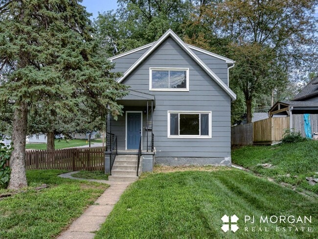 Primary Photo - 3 bedroom, 2 bathroom House Available Imme...
