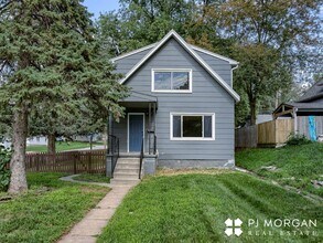 Building Photo - 3 bedroom, 1.5 bathroom House Available Im...