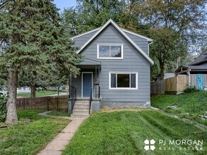 Building Photo - 3 bedroom, 1.5 bathroom House Available Im...