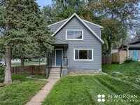 Building Photo - 3 bedroom, 2 bathroom House Available Imme...