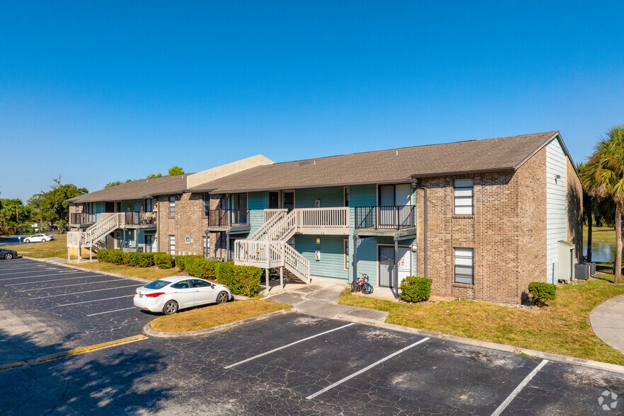 Building Photo - Fountains at Forestwood