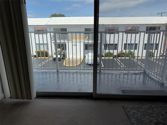 Building Photo - 412 S Cypress Rd