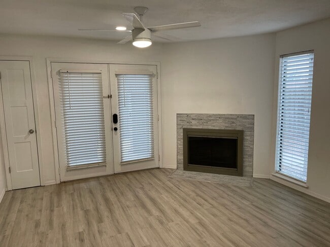 Building Photo - fireplace and all appliances close to ever...