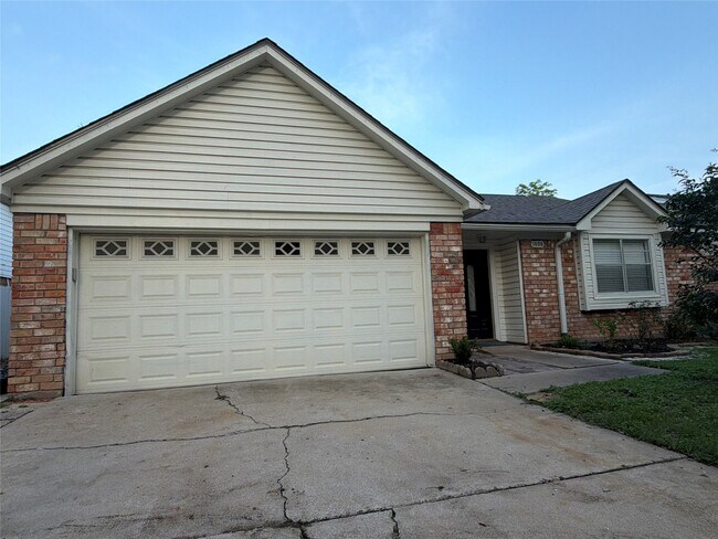 Building Photo - 1806 Airline Dr