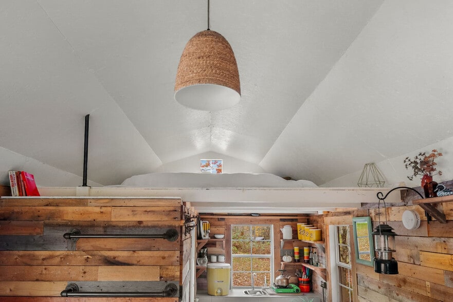 Building Photo - 385 Mountain Brook Rd