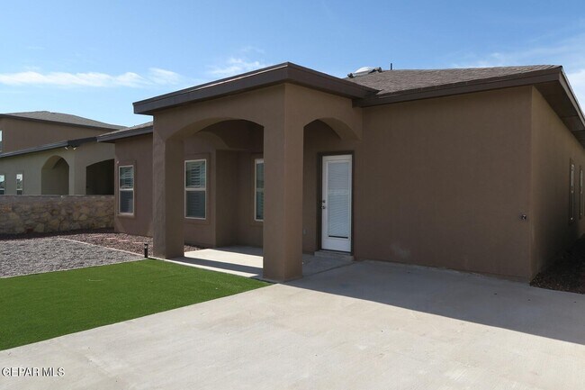Building Photo - 13153 Cozy Cove Ave