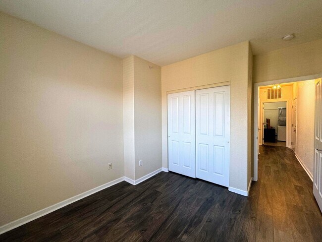 Building Photo - Modern 2 Bed, 2 Bath Condo with Granite Countertops in Littleton, CO!