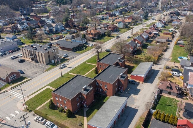 Building Photo - 1437 Lincoln Way
