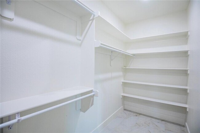 Building Photo - 14 Kinloch Dr