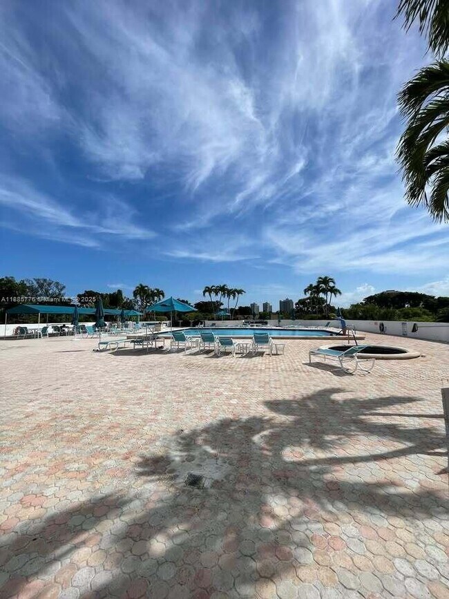 Building Photo - 2 bedroom in Aventura FL 33180