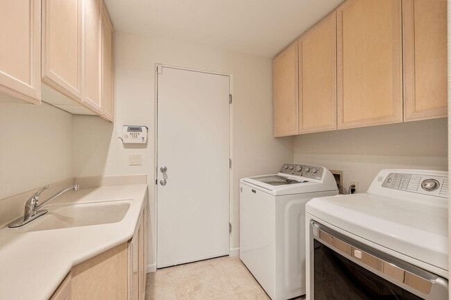 Building Photo - 133 Rainbird Cir