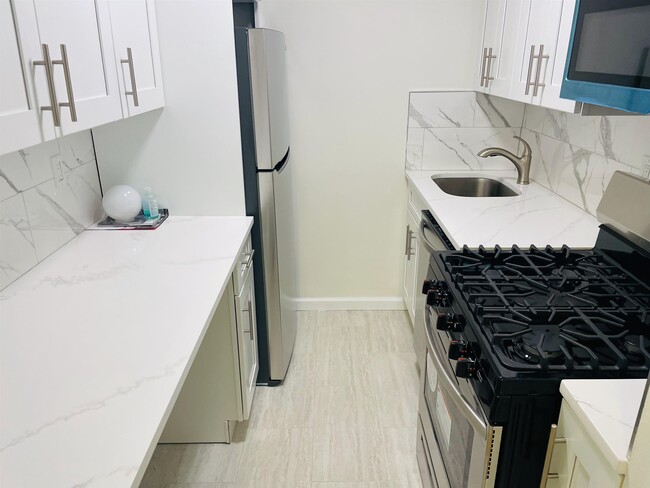 Building Photo - 201 St Pauls Ave