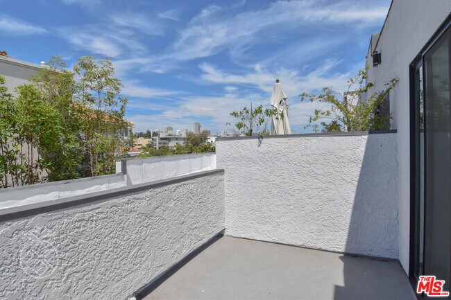 Building Photo - 1727 Glendon Ave