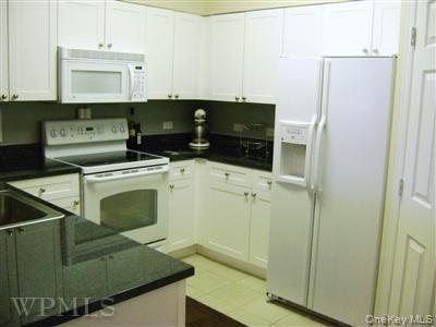 Building Photo - 300 Mamaroneck Ave
