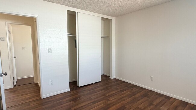 Building Photo - 974 Merritt Dr
