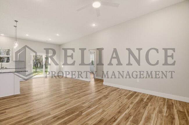 Building Photo - 619 Elmwood St