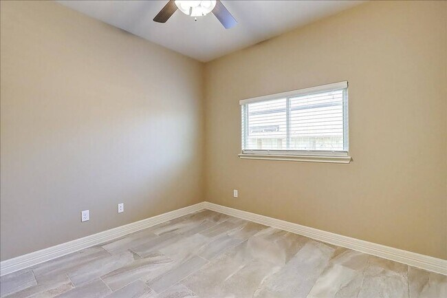 Building Photo - 3153 Seawolf Dr