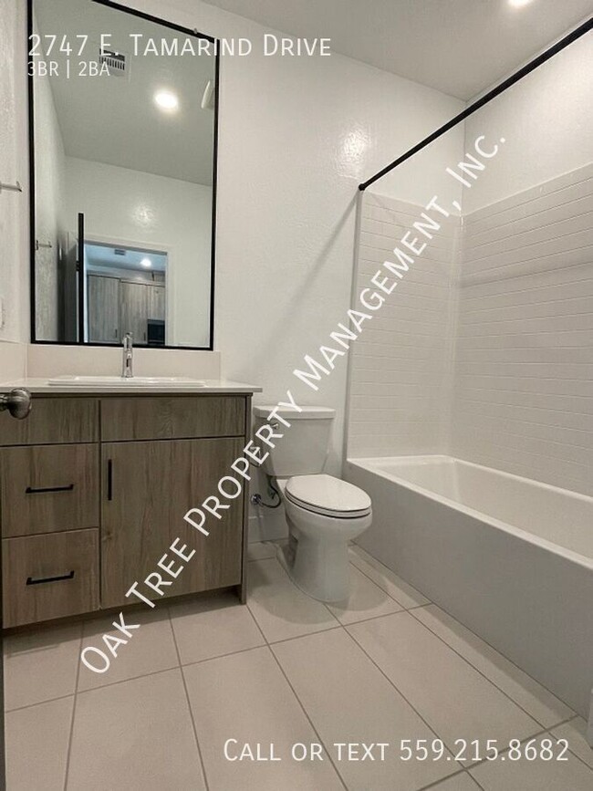 Building Photo - 2747 E Tamarind Dr