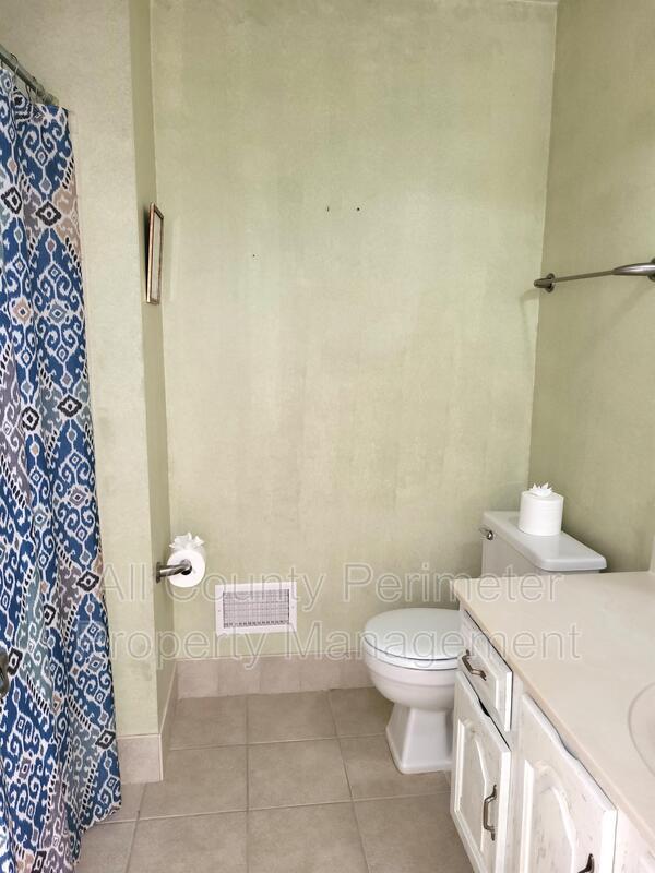 Building Photo - 501 Salem Woods Dr SE