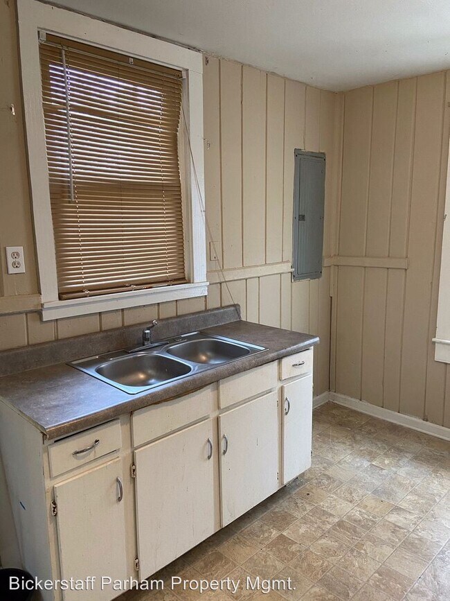 Building Photo - 2 br, 1 bath House - 2406 Clover Lane