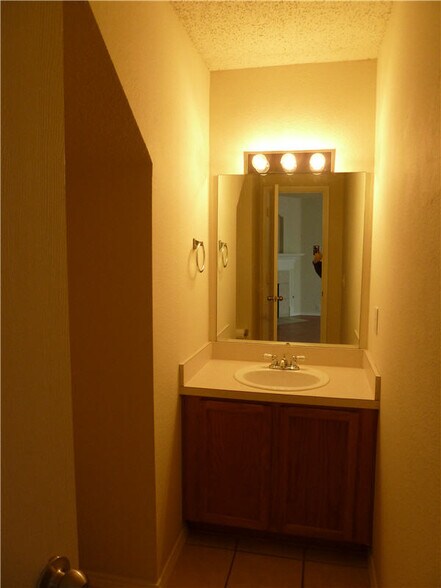 Building Photo - 4203 Falcon Dr