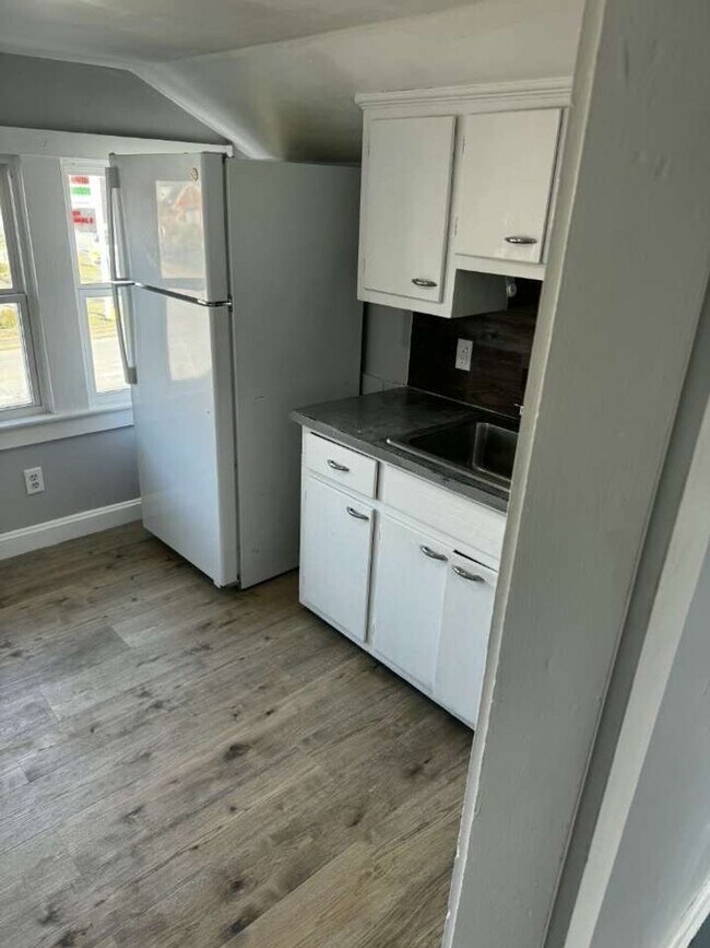 Building Photo - 25TH ST