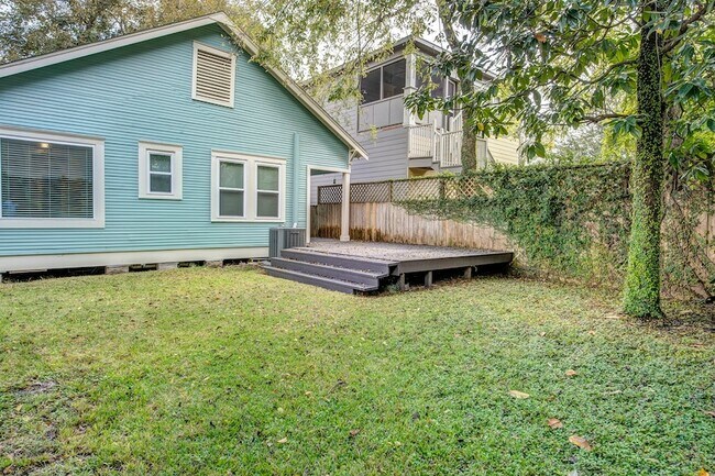 Building Photo - 2219 Singleton St