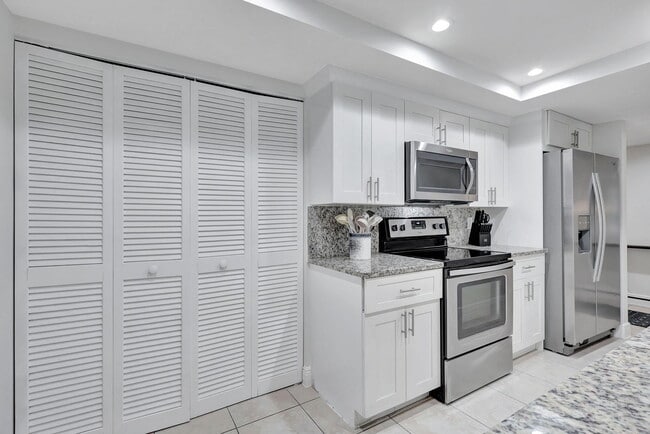 Building Photo - 12641 Westhampton Cir