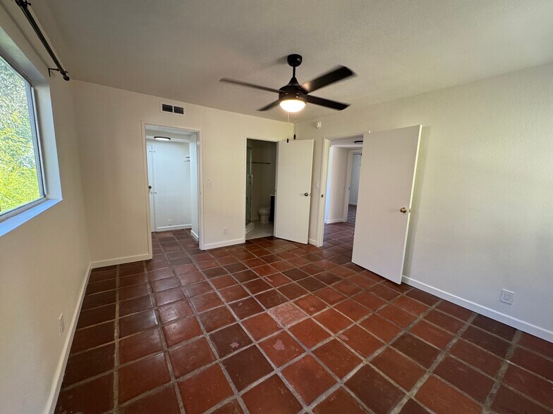 Building Photo - 1332 El Paso Dr