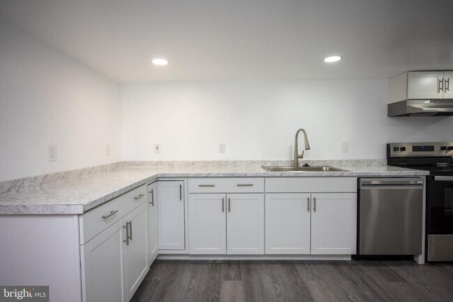 Building Photo - 2104 Steuben Way