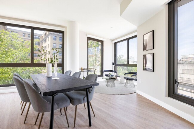 Building Photo - The Silva