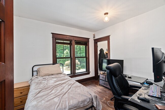 Building Photo - 709 Grand Ave