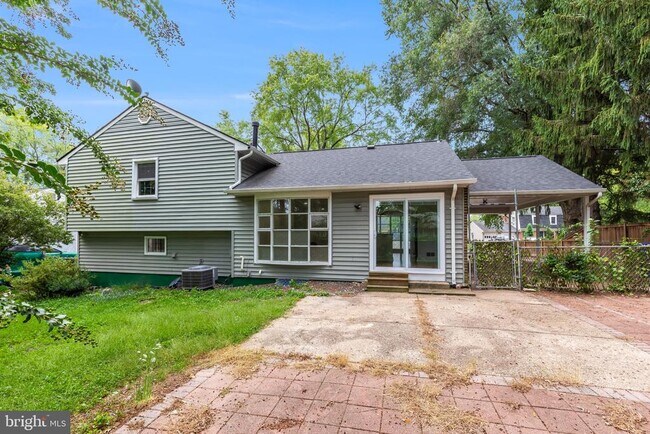 Building Photo - 1402 Mullins St