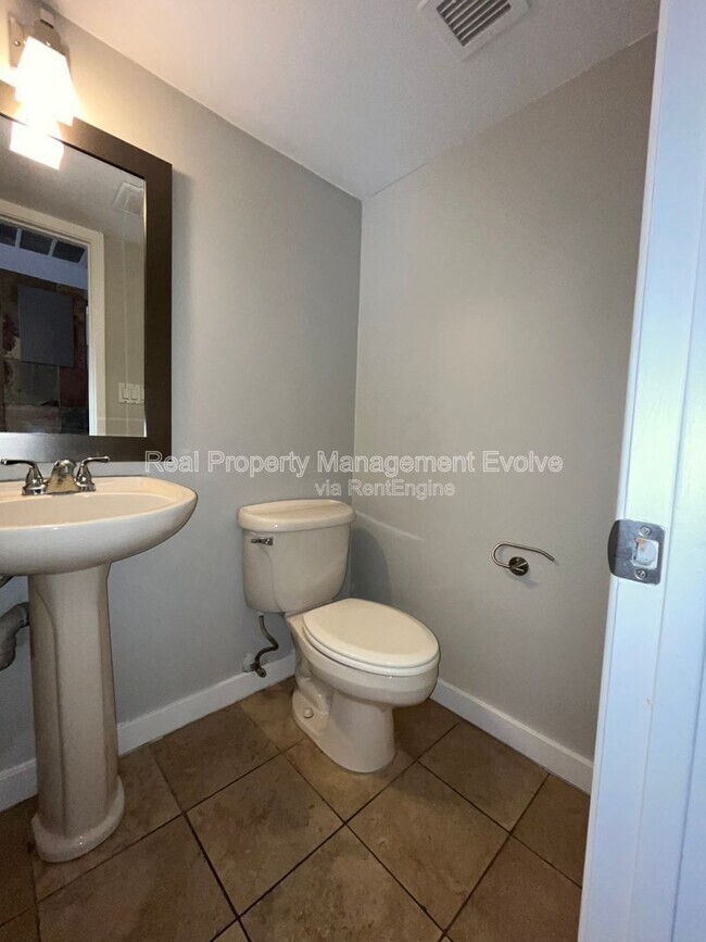 Building Photo - 3637 E Monterosa St