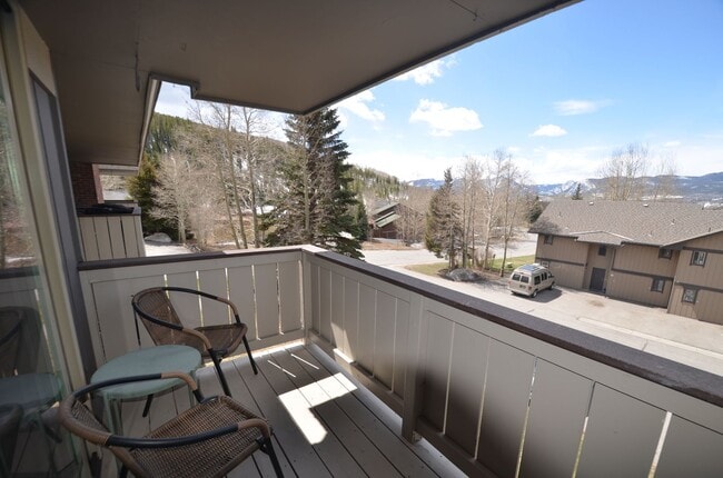 Building Photo - Long Term! Furnished! Bus Route! Heat included! Pets negotiable!