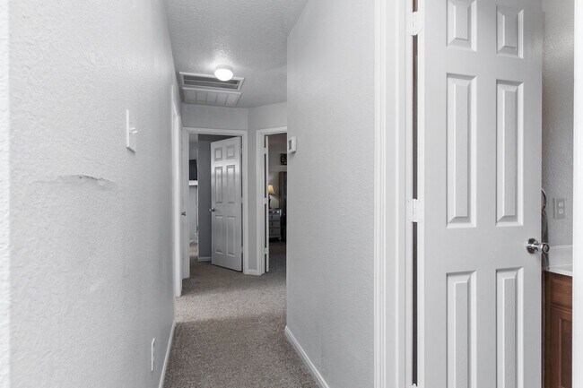 Building Photo - 29326 Legends Green Dr