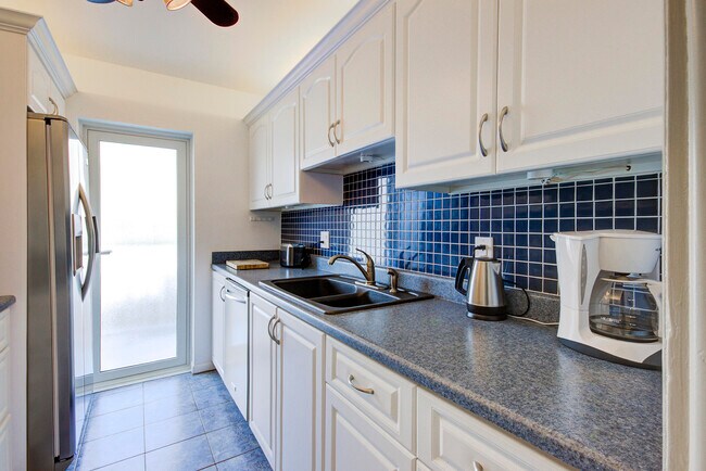 Building Photo - 3100 S Ocean Blvd