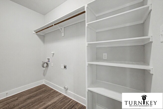 Building Photo - 220 Stewart Bend Ct